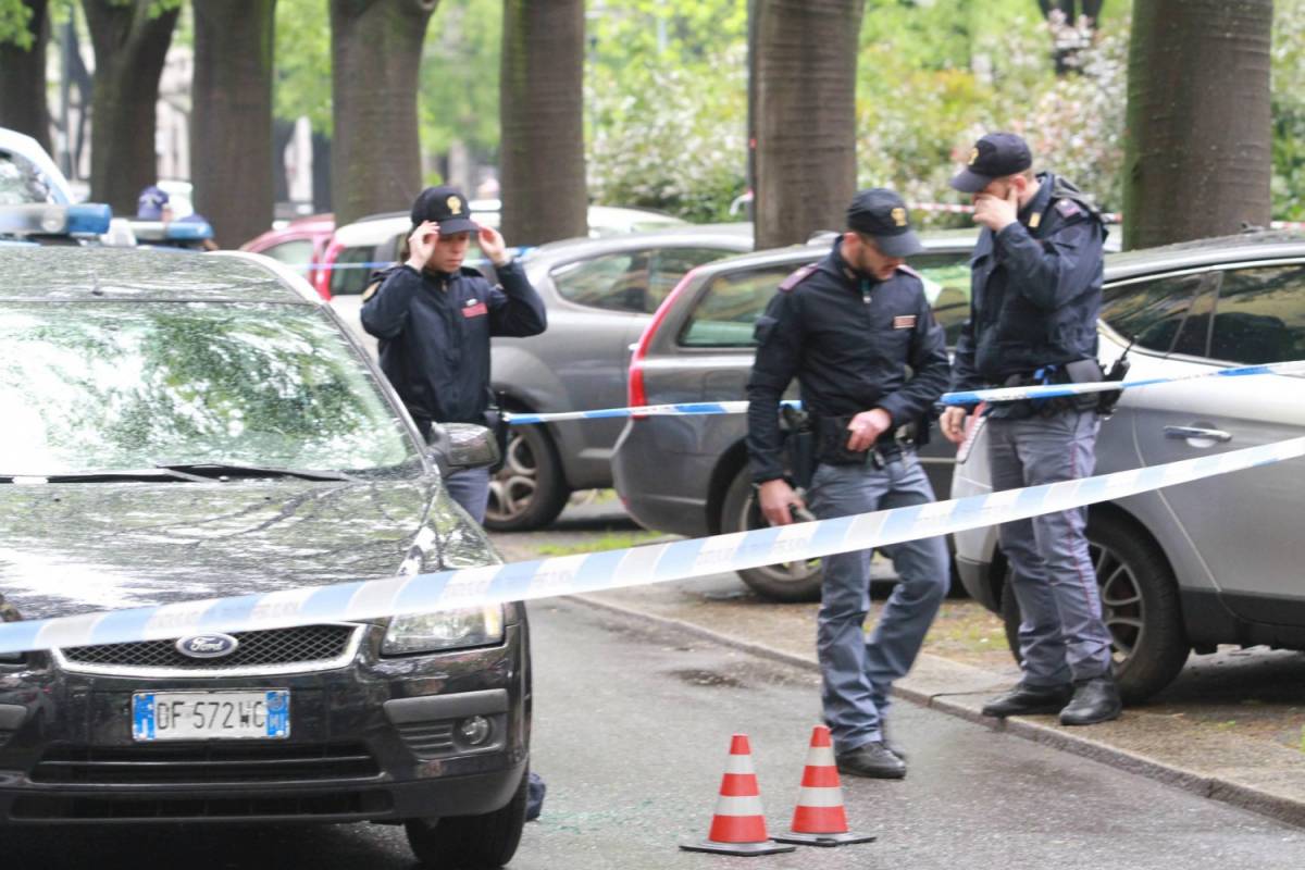 Milano, spari a Porta Romana: agguato a uomo in auto