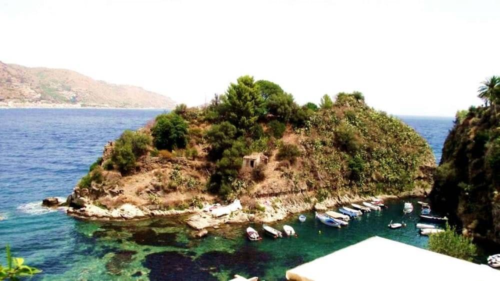 C'è un giallo nascosto sull'isola delle Sirene