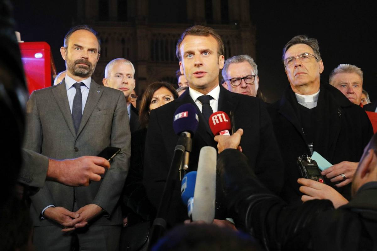 Macron parla ai francesi: "Notre Dame ricostruita in cinque anni'"
