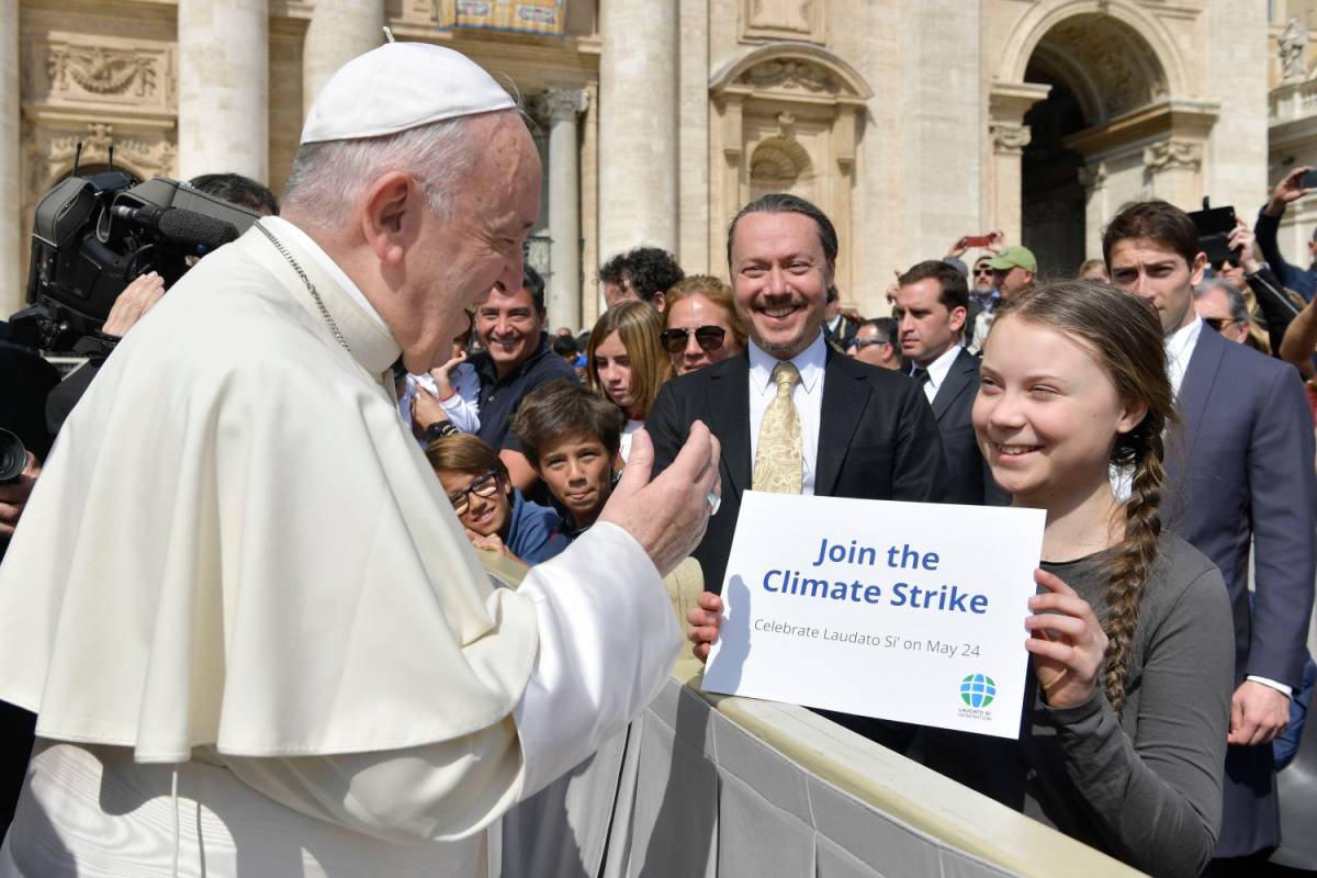 Pure papa Francesco benedice Greta: "Vai avanti a lottare per il clima"