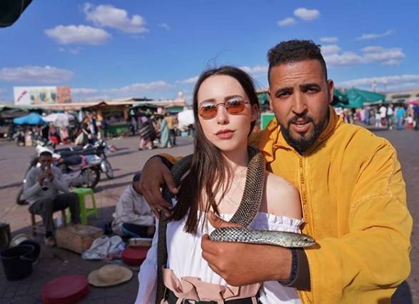 Aurora Ramazzotti in Marocco coi suoceri e i fan pensano al suo errore grammaticale