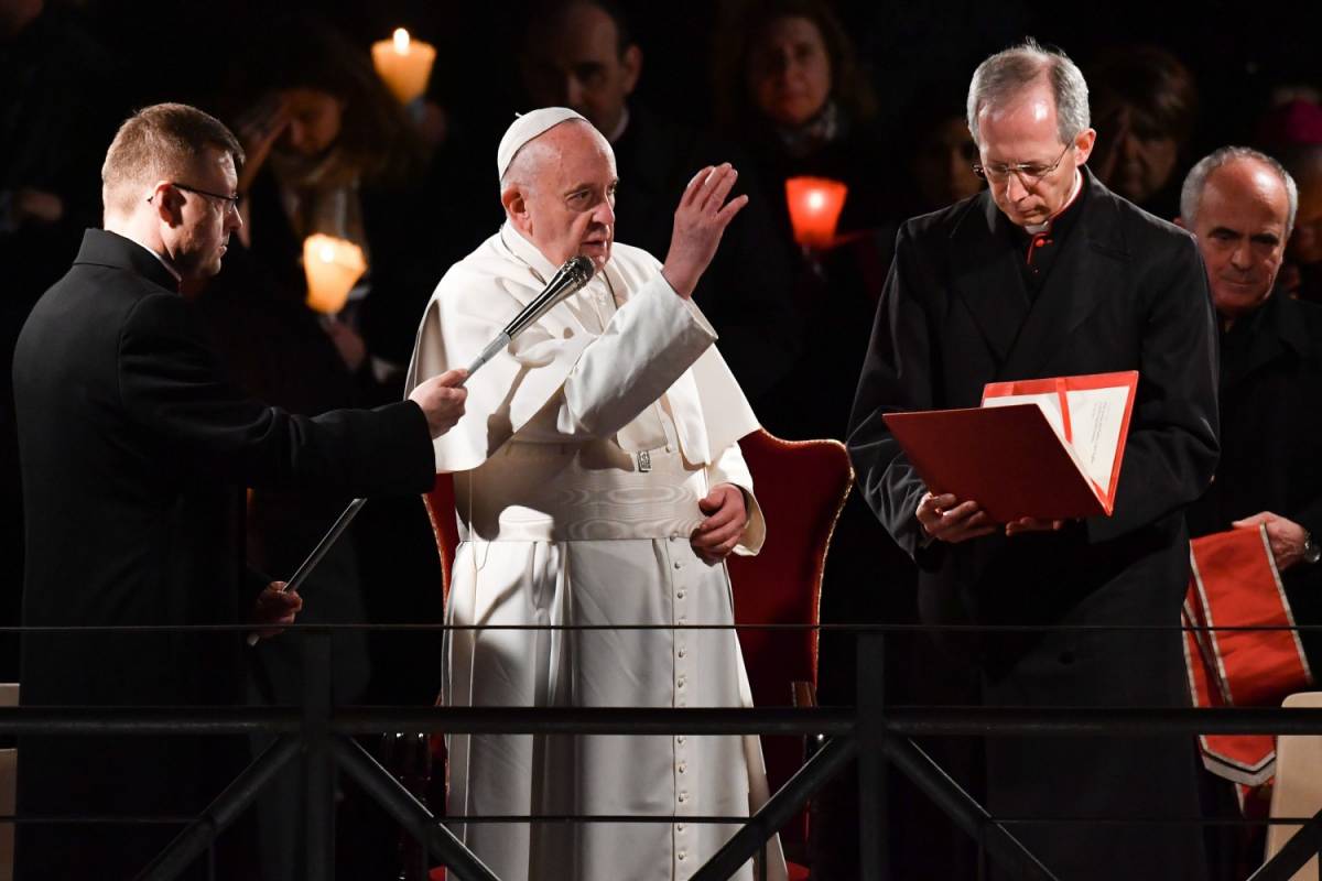 Il Papa alla Veglia di Pasqua: ​"Superiamo chiusure e paure"