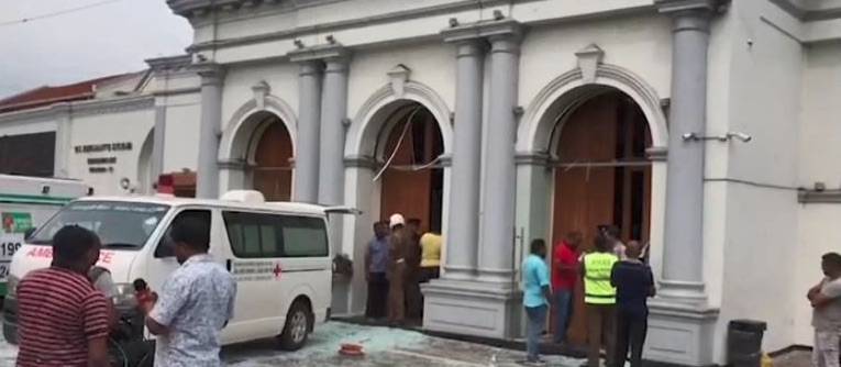 Sri Lanka, Pasqua di sangue. L'attacco a chiese e hotel: centinaia di morti