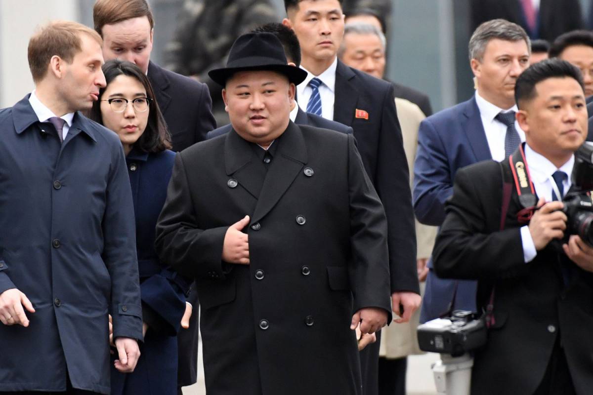 Kim da Putin scivola sulla cerimonia del pane e sale