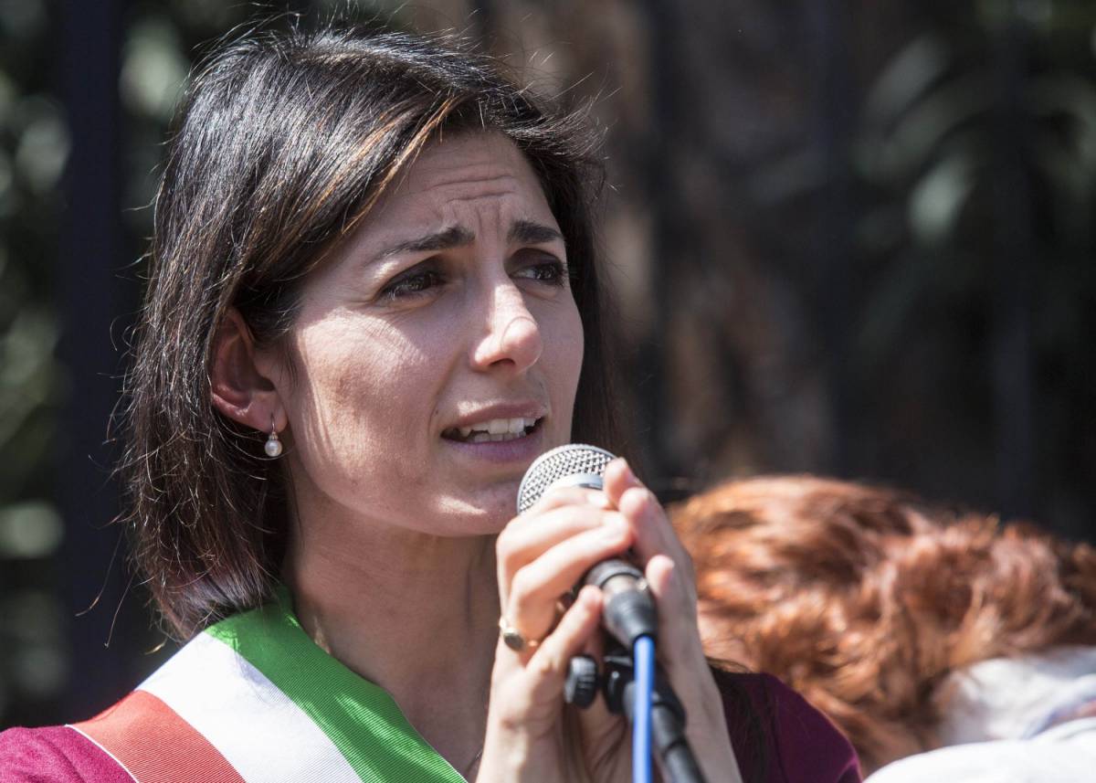 La Raggi "giallorossa": il Pd entra in maggioranza