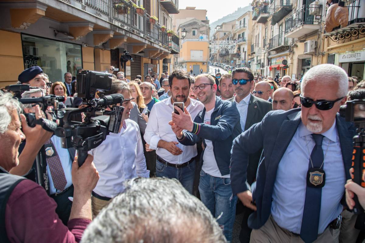 Bagno di selfie a Monreale per Matteo Salvini. "I mafiosi sono ovunque ma noi gli toglieremo pure l'ultimo paio di mutande"