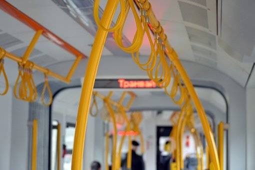 Paura sul tram: straniero molesta due turiste