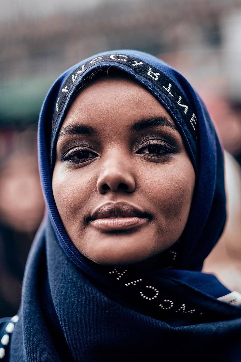 Usa, rivista dedica copertina a una modella in hijab. È polemica