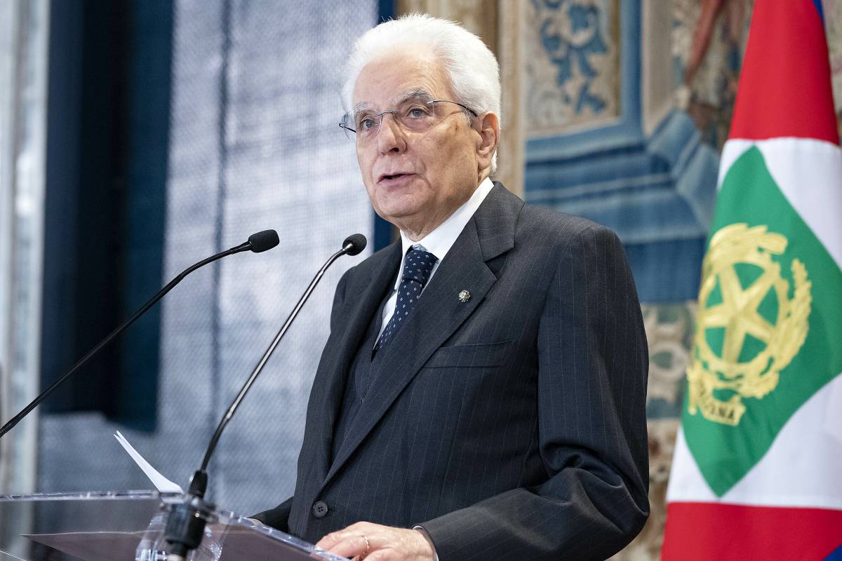 Mattarella firma il dl Sicurezza: "Ma sanzioni Ong irragionevoli"