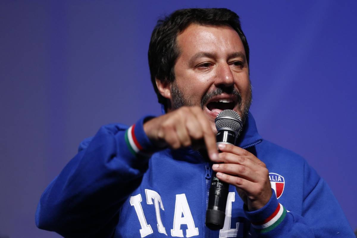 "Via Siri ma voglio la flat tax". Salvini strappa con i 5 Stelle