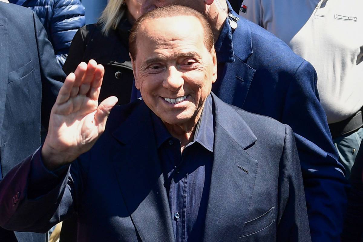 Berlusconi: "Nel futuro ci sarà un centrodestra compatto"