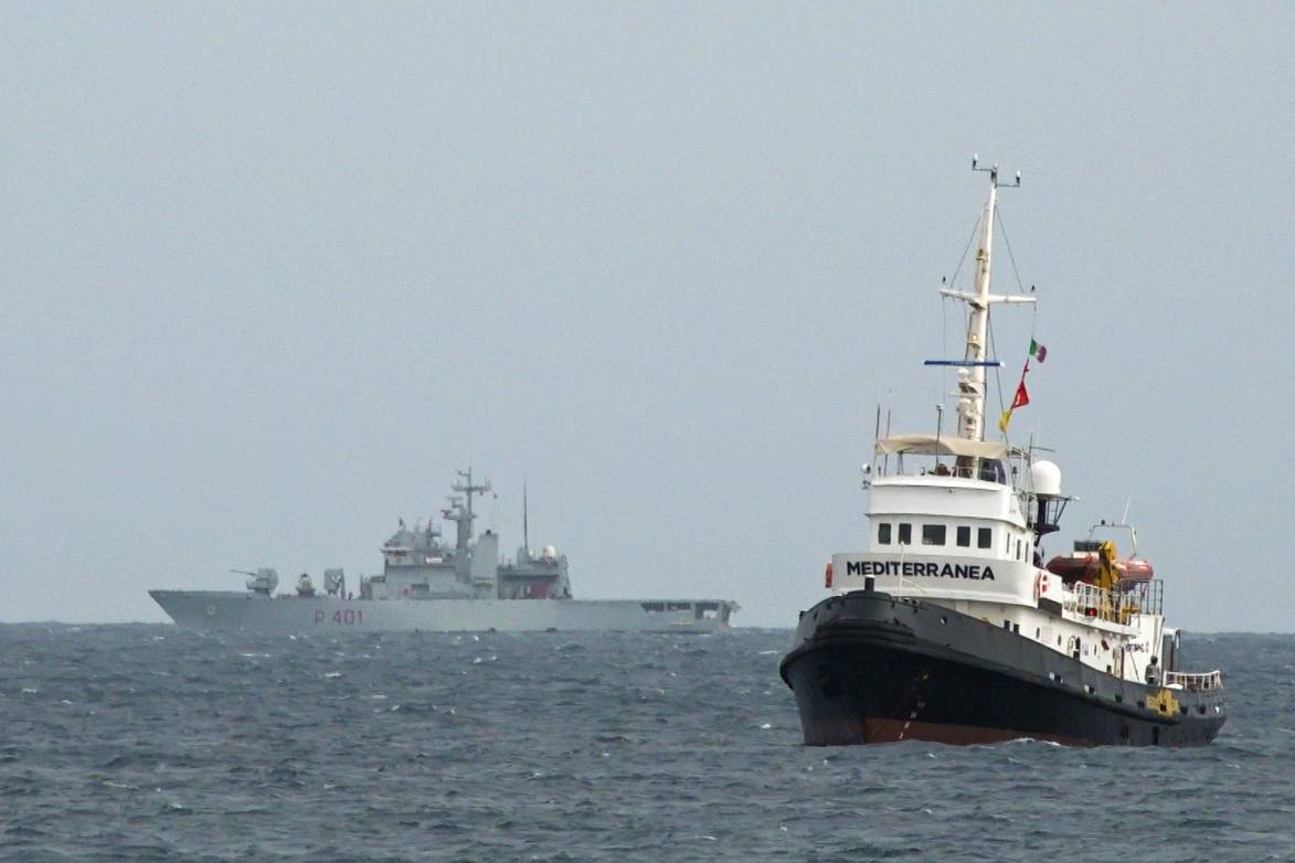 Migranti sulla Mare Jonio: ​"Ora dateci un porto sicuro"