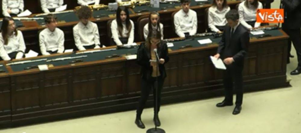 Studentessa critica il governo: "Mette in discussione valori democrazia". E Di Maio applaude pure