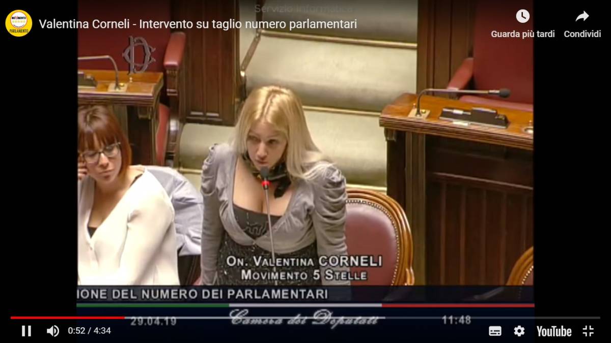 Il décolleté della grillina Valentina Corneli fa impazzire il web
