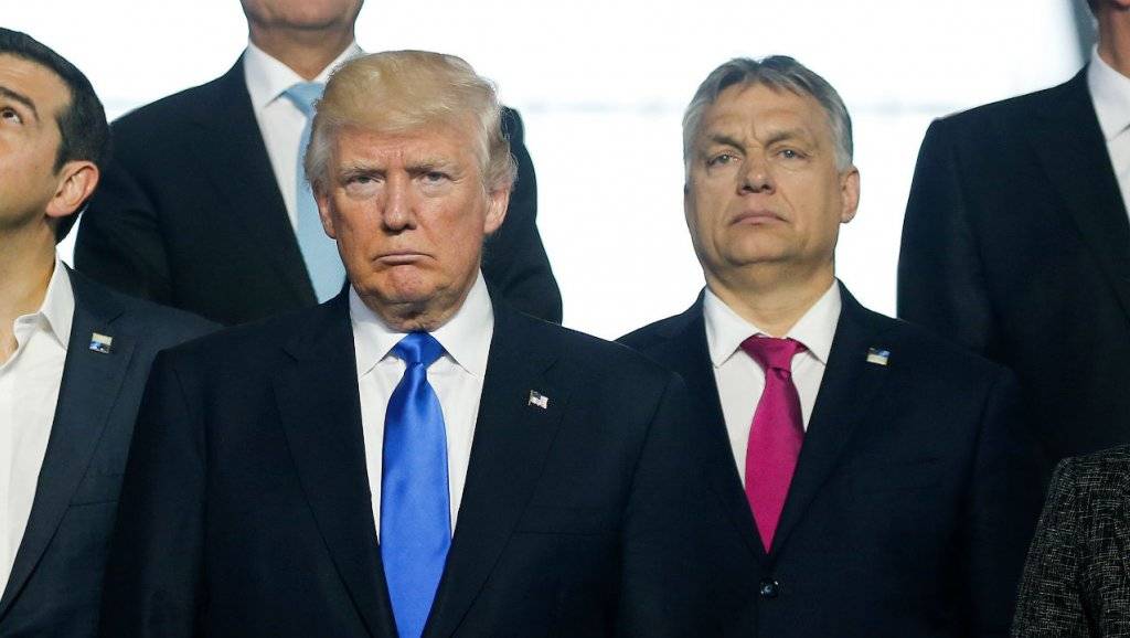 Faccia a faccia tra i signori dei muri: Orban da Trump tra le polemiche