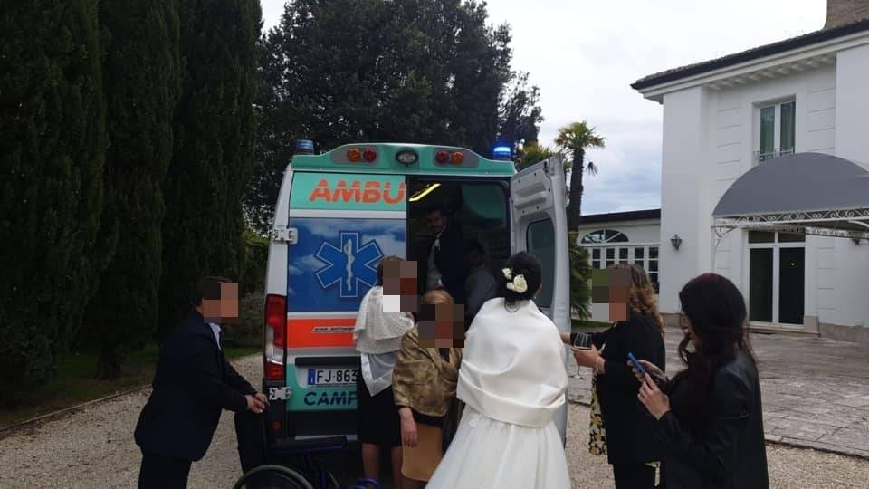 Malato di Sla in ambulanza da Boscoreale a Viterbo per il matrimonio del figlio
