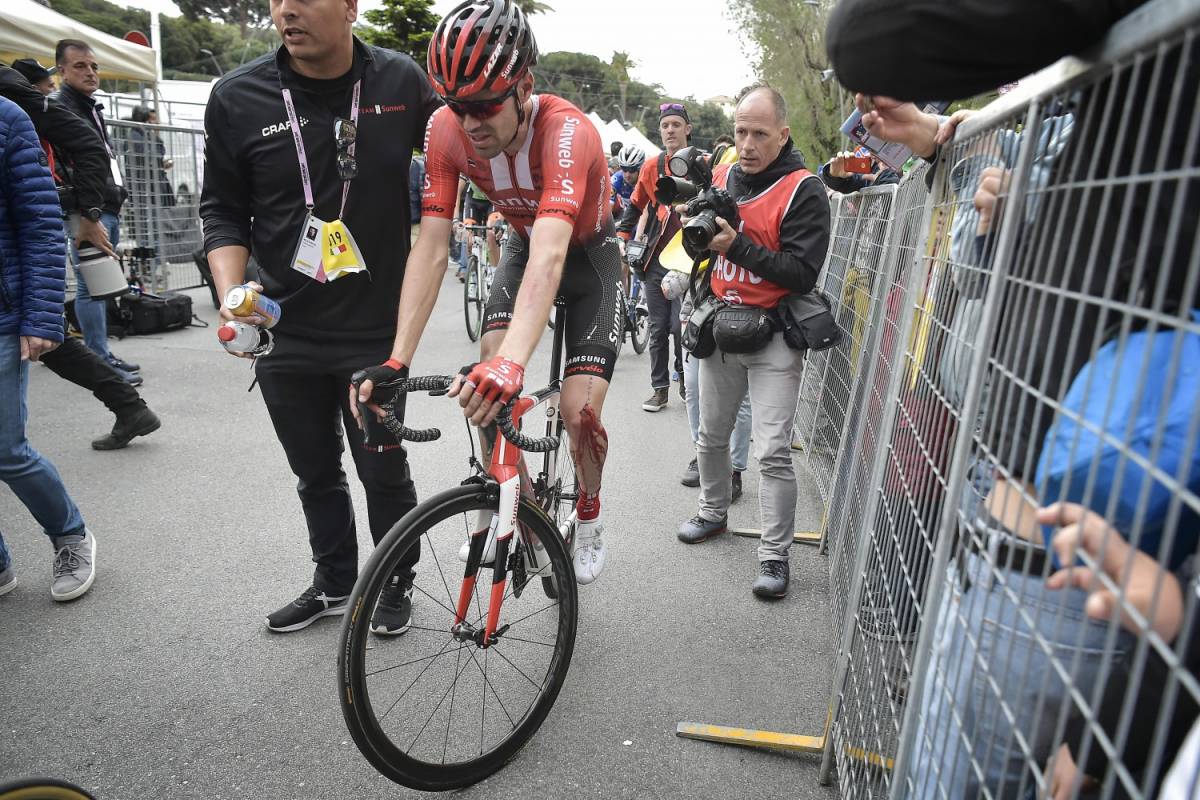 Giro d'Italia, Dumoulin non si ritira. Paura per Navarro: polmone perforato