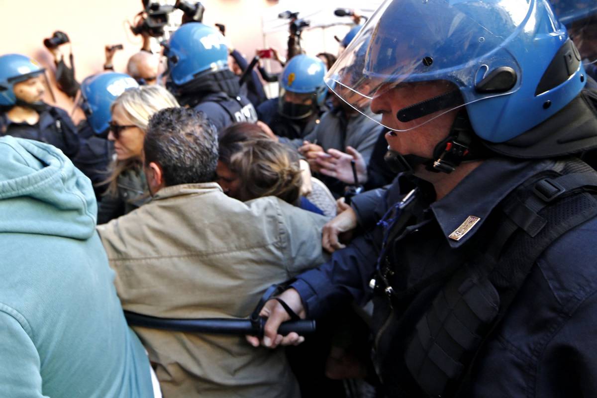 Proteste contro i rom, i pm presentano il conto: 65 indagati di Casapound