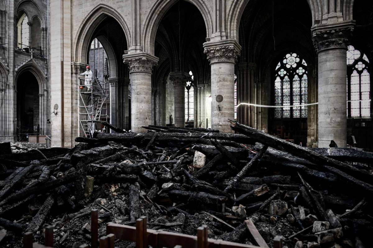 Notre Dame, esclusa l'ipotesi dell'incendio doloso