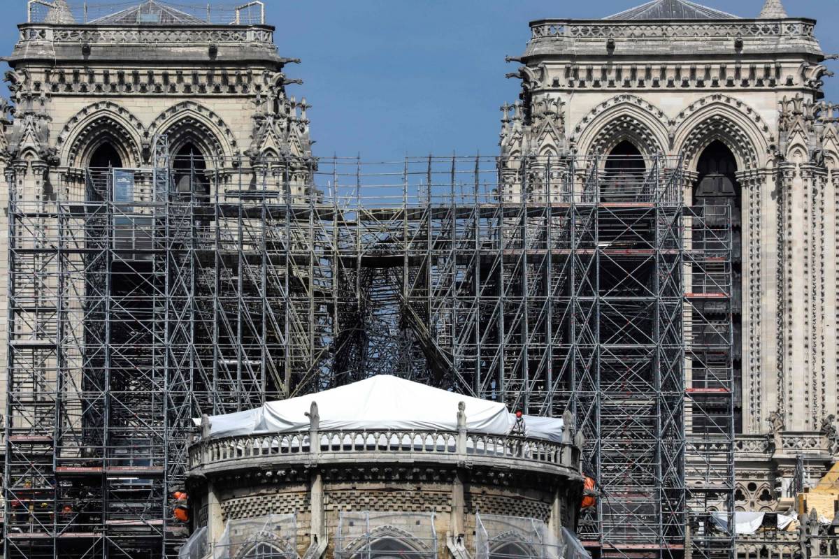 Ricostruzione Notre Dame, versato solo il 9% delle donazioni promesse