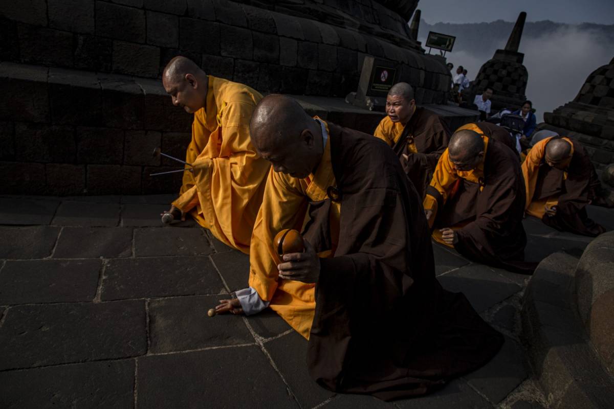 La Thailandia mette a dieta ​i monaci buddisti