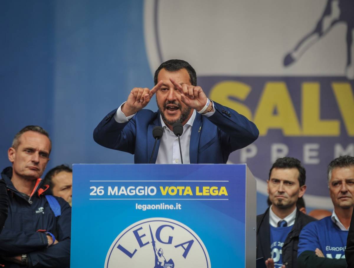 Salvini: "La sinistra dei porti aperti vuole nuovi schiavi-elettori"