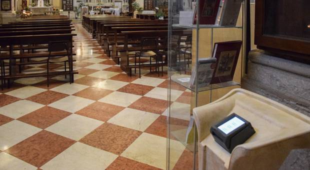Messe, candele e poveri: ora le offerte in chiesa si fanno con il bancomat