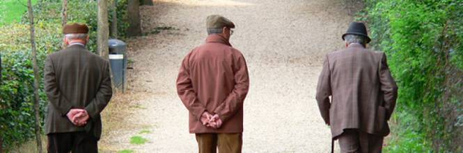 Anziano a digiuno per giorni, picchiato e isolato in casa: in manette la badante