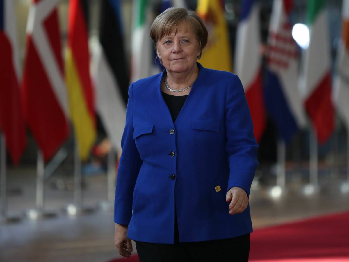 Un'onda rosa in Europa: spunta l'ipotesi Merkel presidente del Consiglio