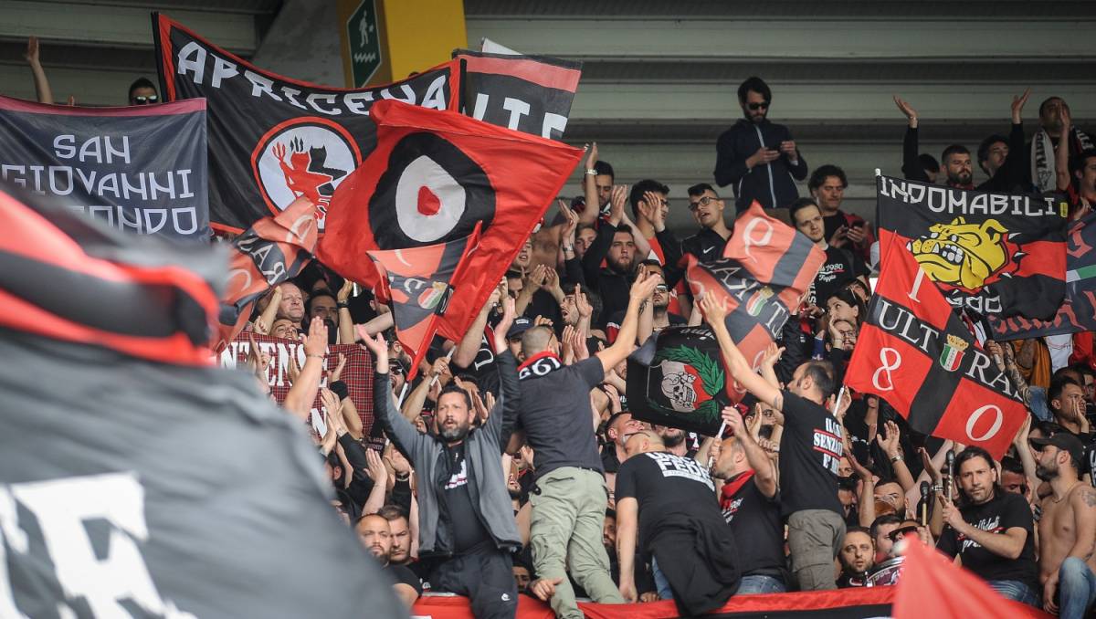 Serie B, il Tar del Lazio dà ragione al Foggia: annullato lo stop ai playout