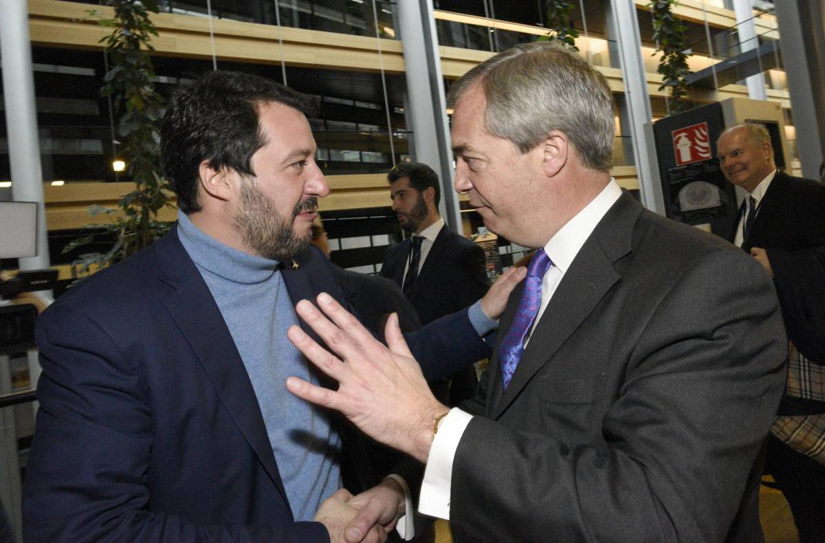Salvini corteggia Farage: ecco l'asse Lega-Brexit