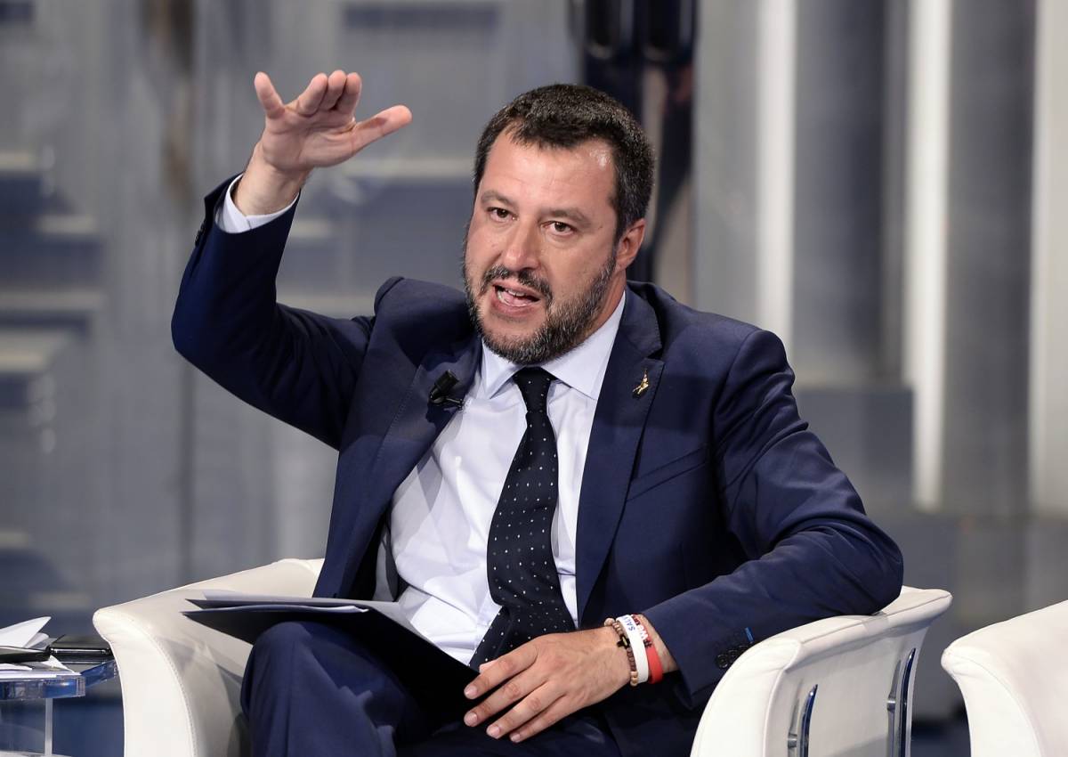Salvini azzera la Mogherini: "Non ha fatto un c...o. Per quello non ve la ricordate"