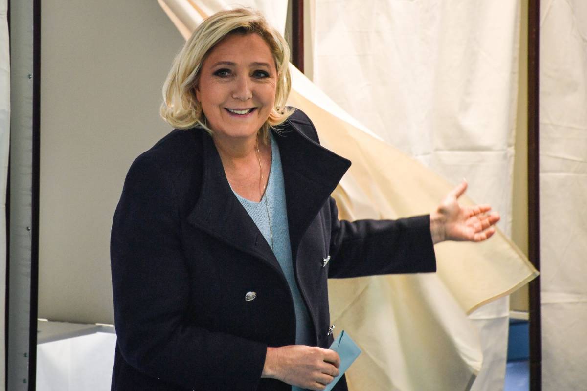 Schiaffo a Macron, Le Pen al primo posto  "Il presidente sciolga il Parlamento"