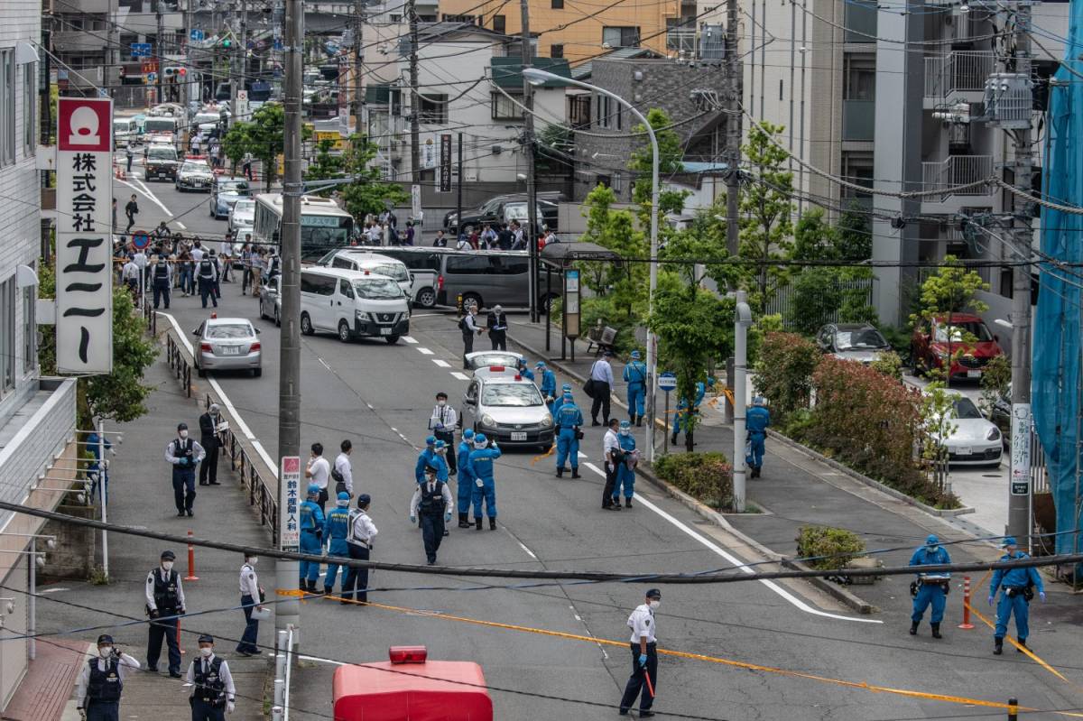 Tokyo, accoltellamento alla fermata del bus: 2 morti e 17 feriti