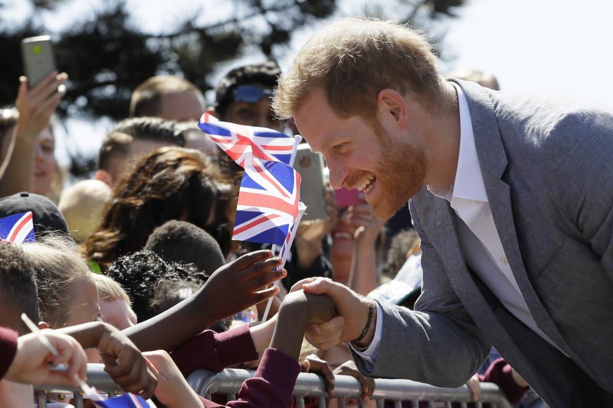 Il principe Harry avvistato su un volo di linea. E tutti si stupiscono