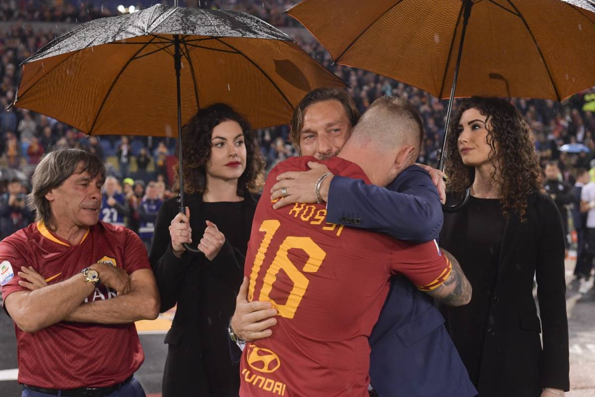 Roma, l'indiscrezione:  ''De Rossi e i senatori volevano far fuori Totti''