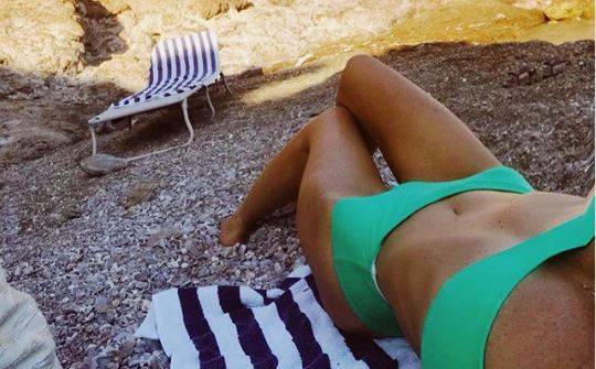 Alessia Marcuzzi in bikini massacrata dai social
