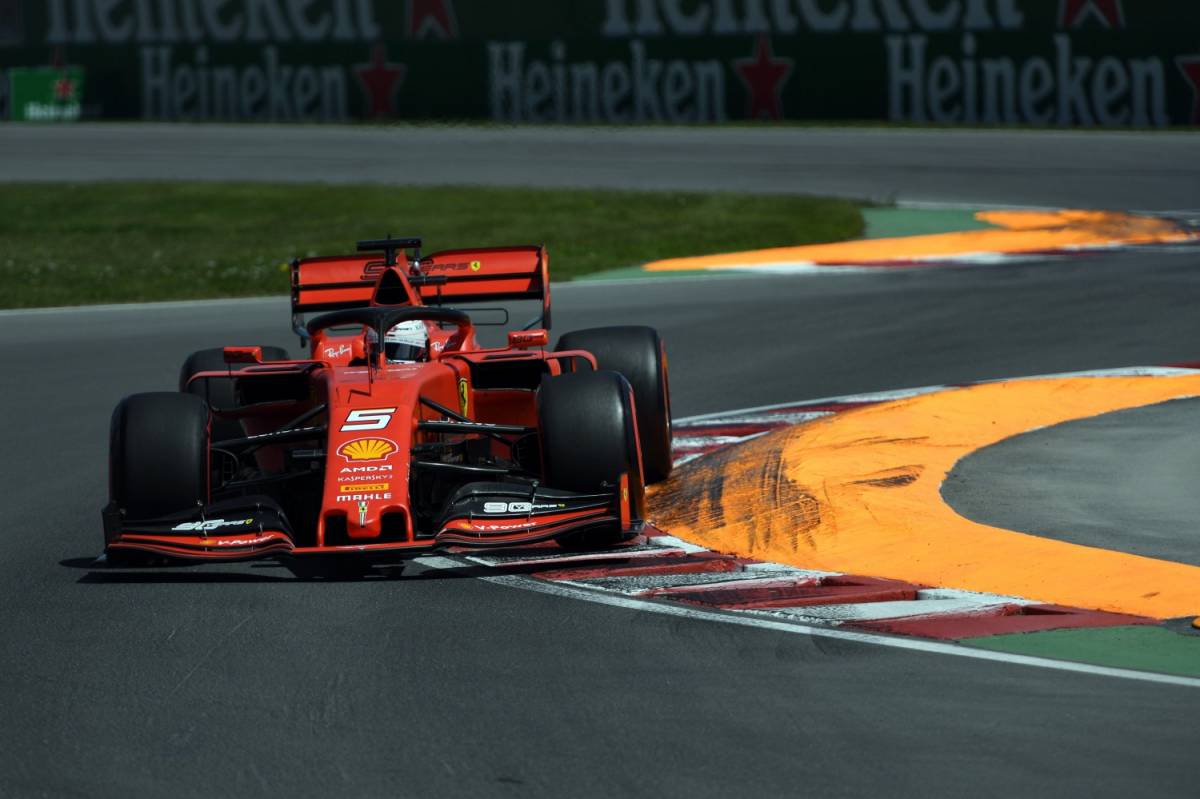 Vettel in pole, Leclerc 3°. Lewis nella morsa rossa