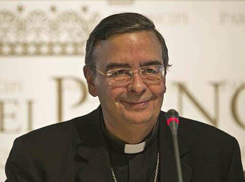 Malore alla Messa nella basilica di Otranto: l'arcivescovo si accascia a terra