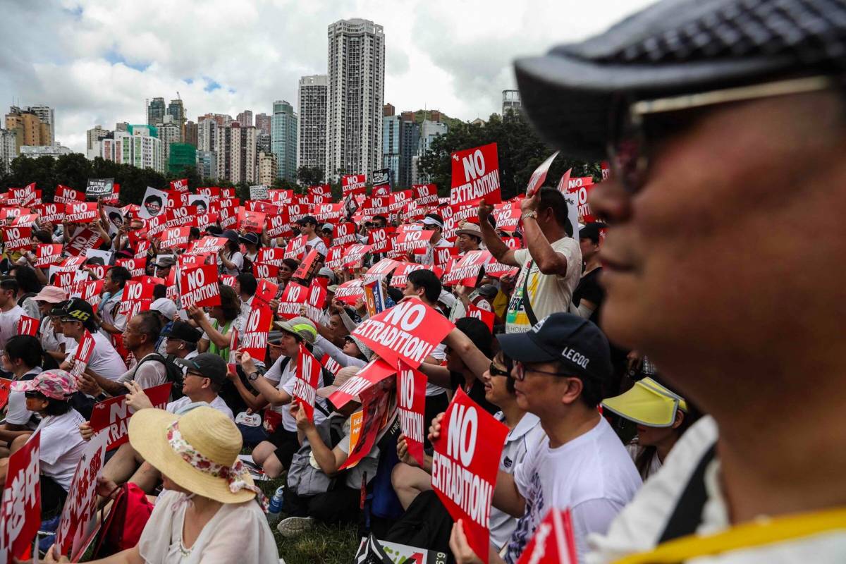Hong Kong in piazza contro la Cina. Un milione grida no alle estradizioni