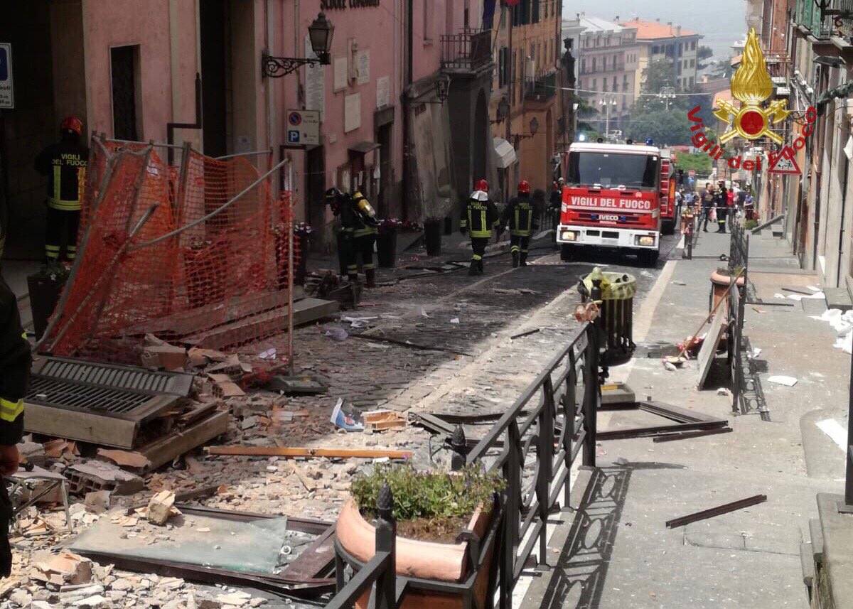 Rocca di Papa, esplosione nel municipio: gravi il sindaco e una bimba