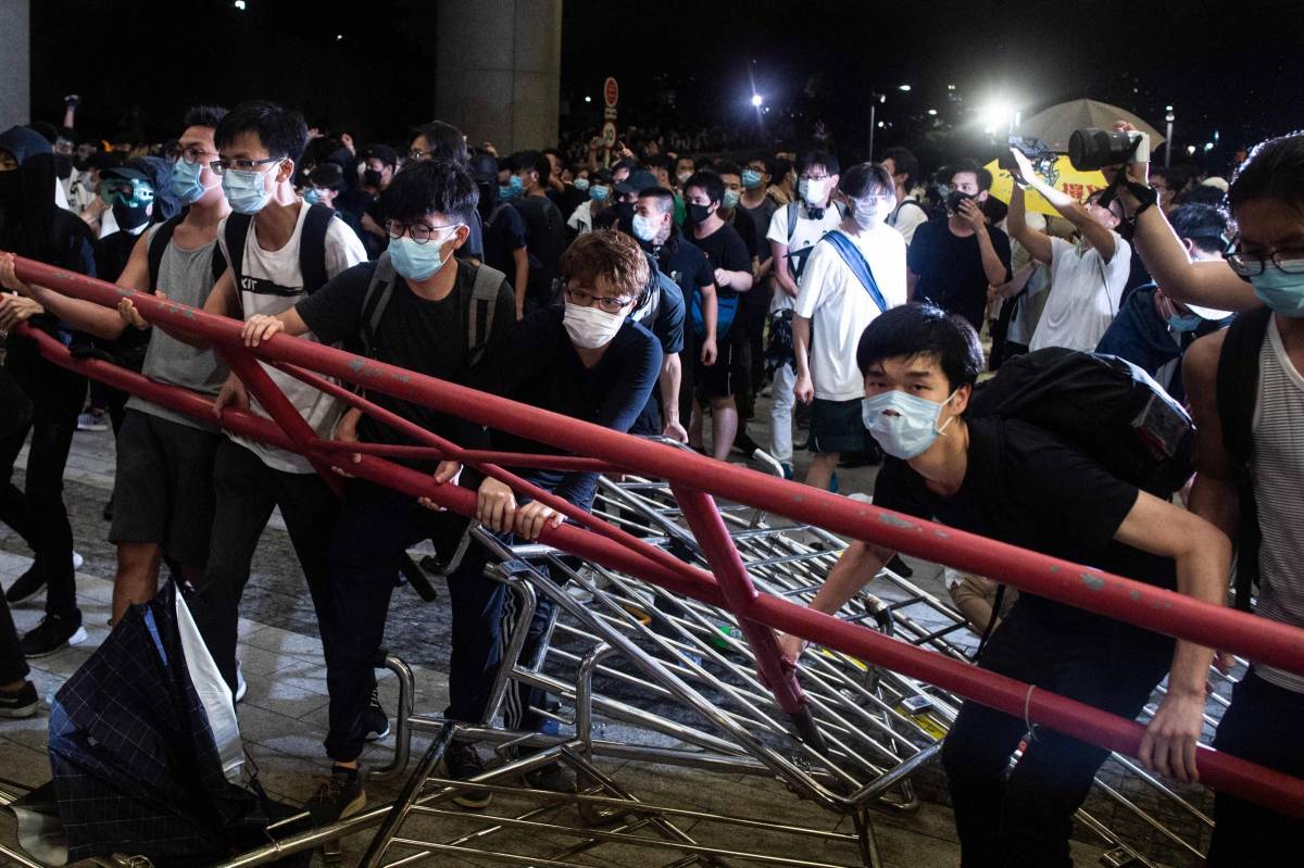 La piazza di Hong Kong non cede: nuove proteste
