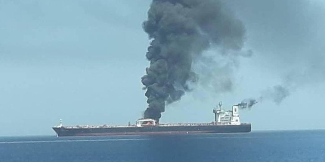 Oman, petroliere in fiamme dopo attacco: sale la tensione nel Golfo