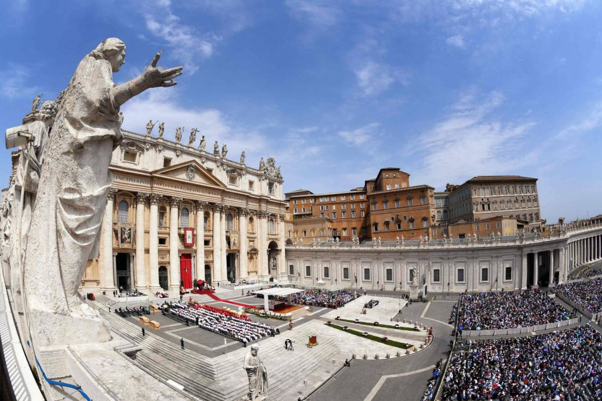 Ora Ratzinger esce dal Vaticano: l'uscita a sopresa