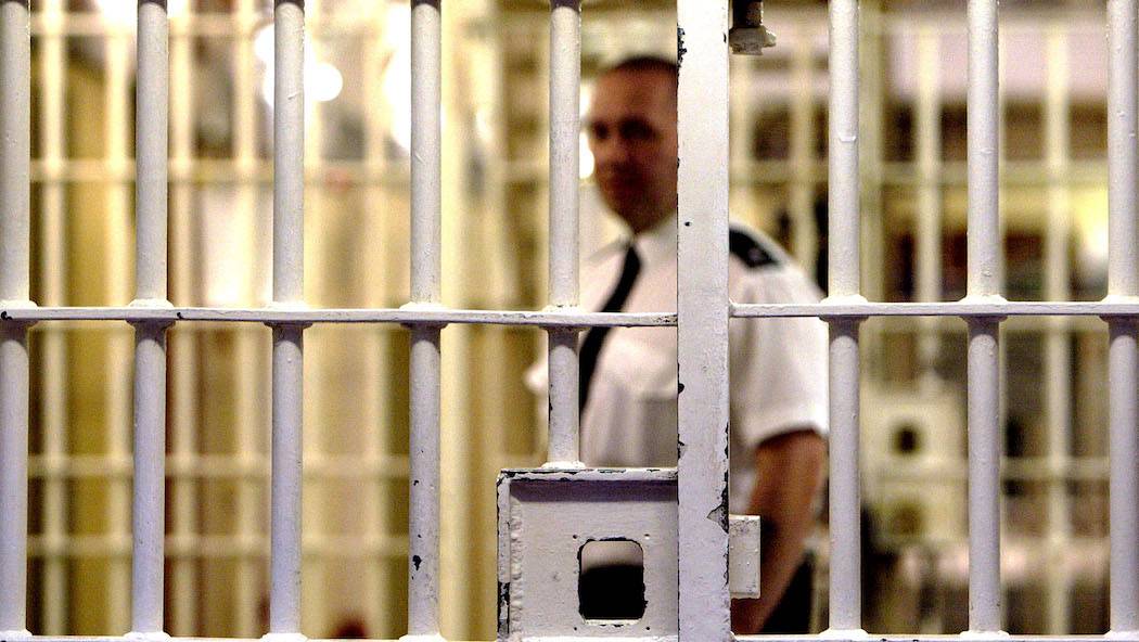 Benevento, rissa in carcere tra detenuti: danno a fuoco una cella