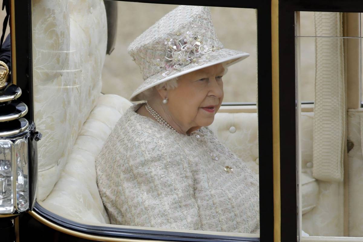 La regina Elisabetta costa ai sudditi più di una sterlina a testa   