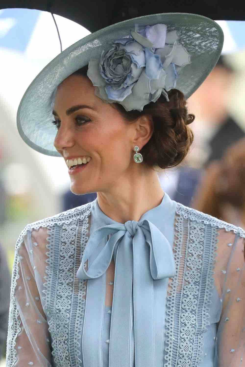 Kate incanta vestita di blu al Royal Ascot e dissipa i rumors sulla sua crisi matrimoniale