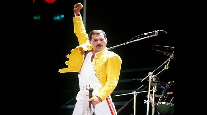 Freddie Mercury, giallo di Natale:  da 28 anni consegna doni agli amici