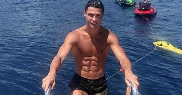 Cristiano Ronaldo, mancia da record: 20 mila euro allo staff del resort greco