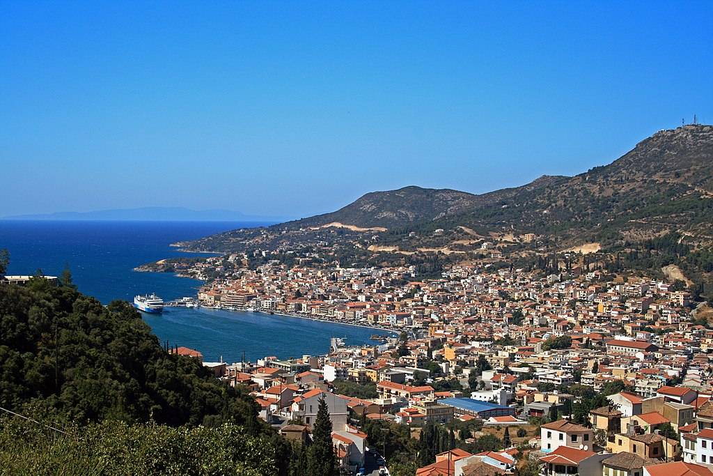 Grecia, l'isola di Samo è al collasso: "Troppi migranti. I turisti scappano"